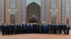 Президент Азербайджана ознакомился в Гяндже с условиями в религиозном комплексе «Имамзаде» после реконструкции