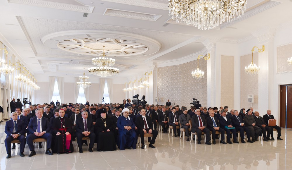 Президент Азербайджана ознакомился в Гяндже с условиями в религиозном комплексе «Имамзаде» после реконструкции