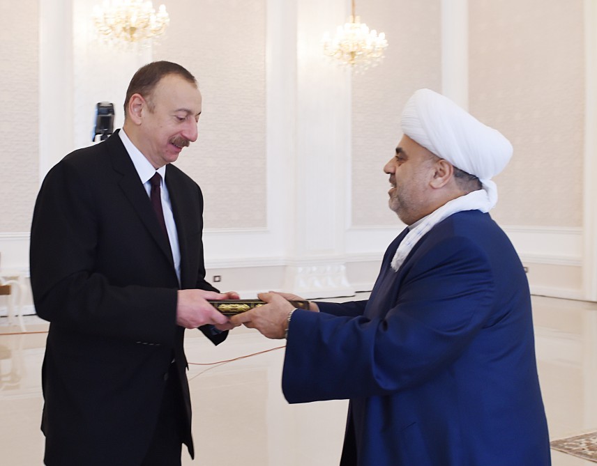 Президент Азербайджана ознакомился в Гяндже с условиями в религиозном комплексе «Имамзаде» после реконструкции