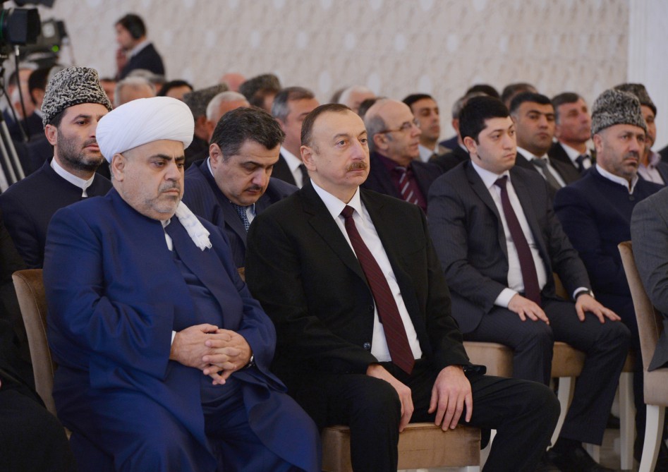 Президент Азербайджана ознакомился в Гяндже с условиями в религиозном комплексе «Имамзаде» после реконструкции