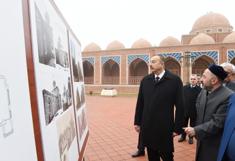 Президент Азербайджана ознакомился в Гяндже с условиями в религиозном комплексе «Имамзаде» после реконструкции