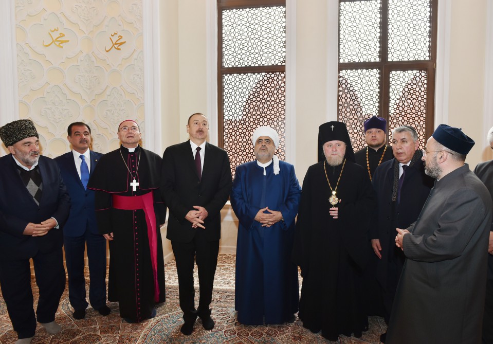 Президент Азербайджана ознакомился в Гяндже с условиями в религиозном комплексе «Имамзаде» после реконструкции