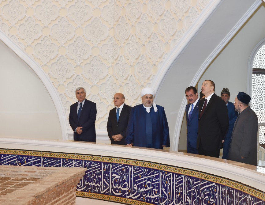 Президент Азербайджана ознакомился в Гяндже с условиями в религиозном комплексе «Имамзаде» после реконструкции