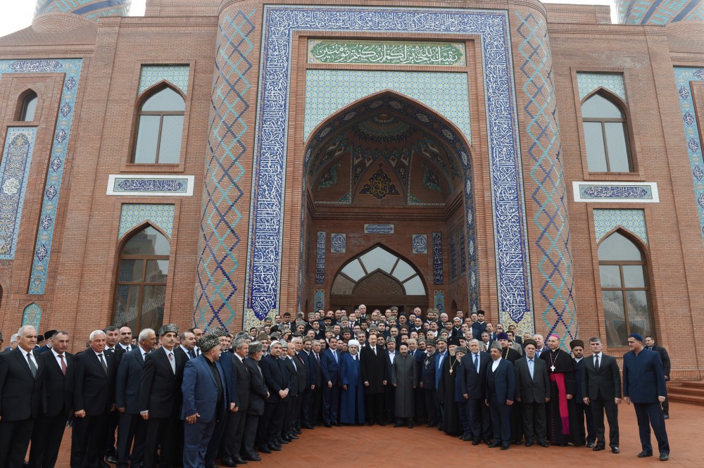 Президент Азербайджана ознакомился в Гяндже с условиями в религиозном комплексе «Имамзаде» после реконструкции