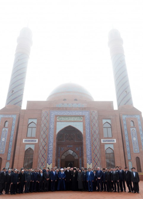 Президент Азербайджана ознакомился в Гяндже с условиями в религиозном комплексе «Имамзаде» после реконструкции