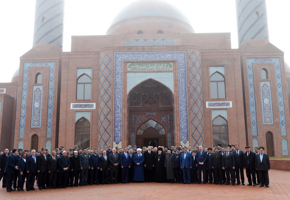 Президент Азербайджана ознакомился в Гяндже с условиями в религиозном комплексе «Имамзаде» после реконструкции