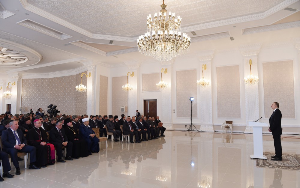 Президент Азербайджана ознакомился в Гяндже с условиями в религиозном комплексе «Имамзаде» после реконструкции