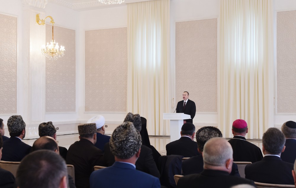 Президент Азербайджана ознакомился в Гяндже с условиями в религиозном комплексе «Имамзаде» после реконструкции