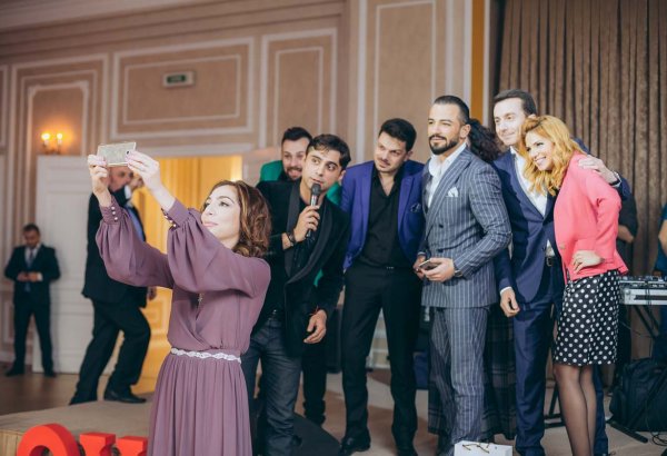 В Баку прошел звездный романтический вечер "Друзьям с любовью" (ФОТО)