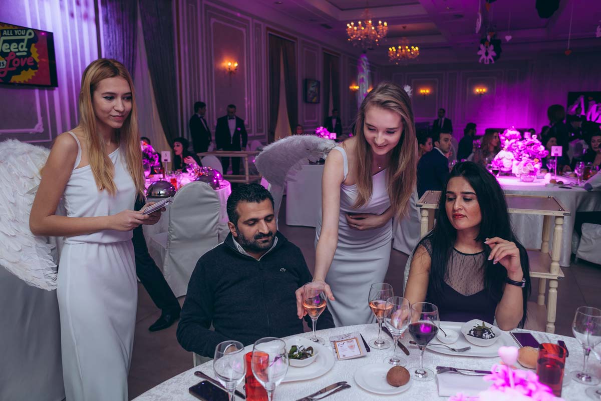 В Баку прошел звездный романтический вечер "Друзьям с любовью" (ФОТО)