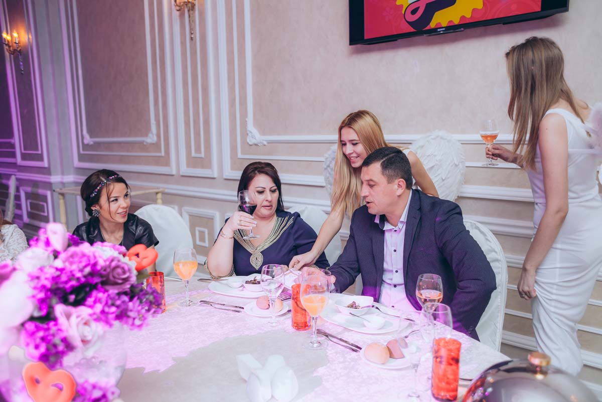 В Баку прошел звездный романтический вечер "Друзьям с любовью" (ФОТО)