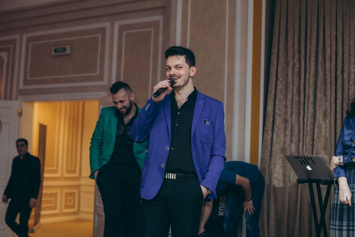 В Баку прошел звездный романтический вечер "Друзьям с любовью" (ФОТО)