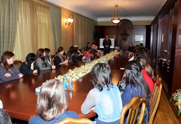 Деятели культуры почтили память Алиаббаса Гадирова (ФОТО)