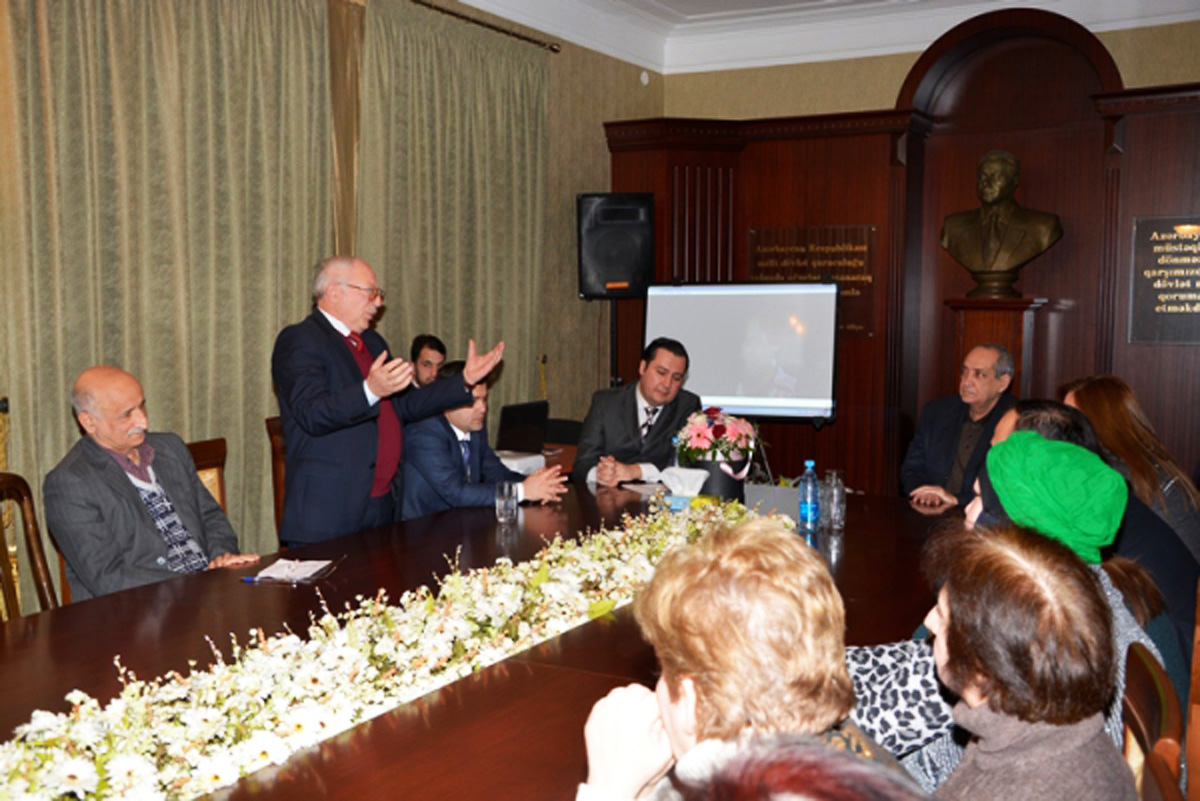 Деятели культуры почтили память Алиаббаса Гадирова (ФОТО)