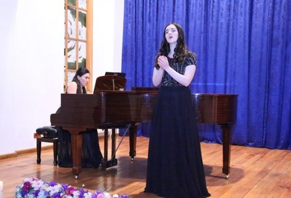 Юная Ислама провела вечер классической музыки (ФОТО)
