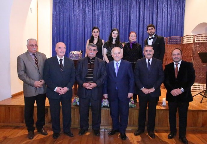 Юная Ислама провела вечер классической музыки (ФОТО)