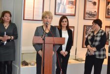 Ашраф Гейбат передал музею картину, посвященную Ходжалинской трагедии (ФОТО)