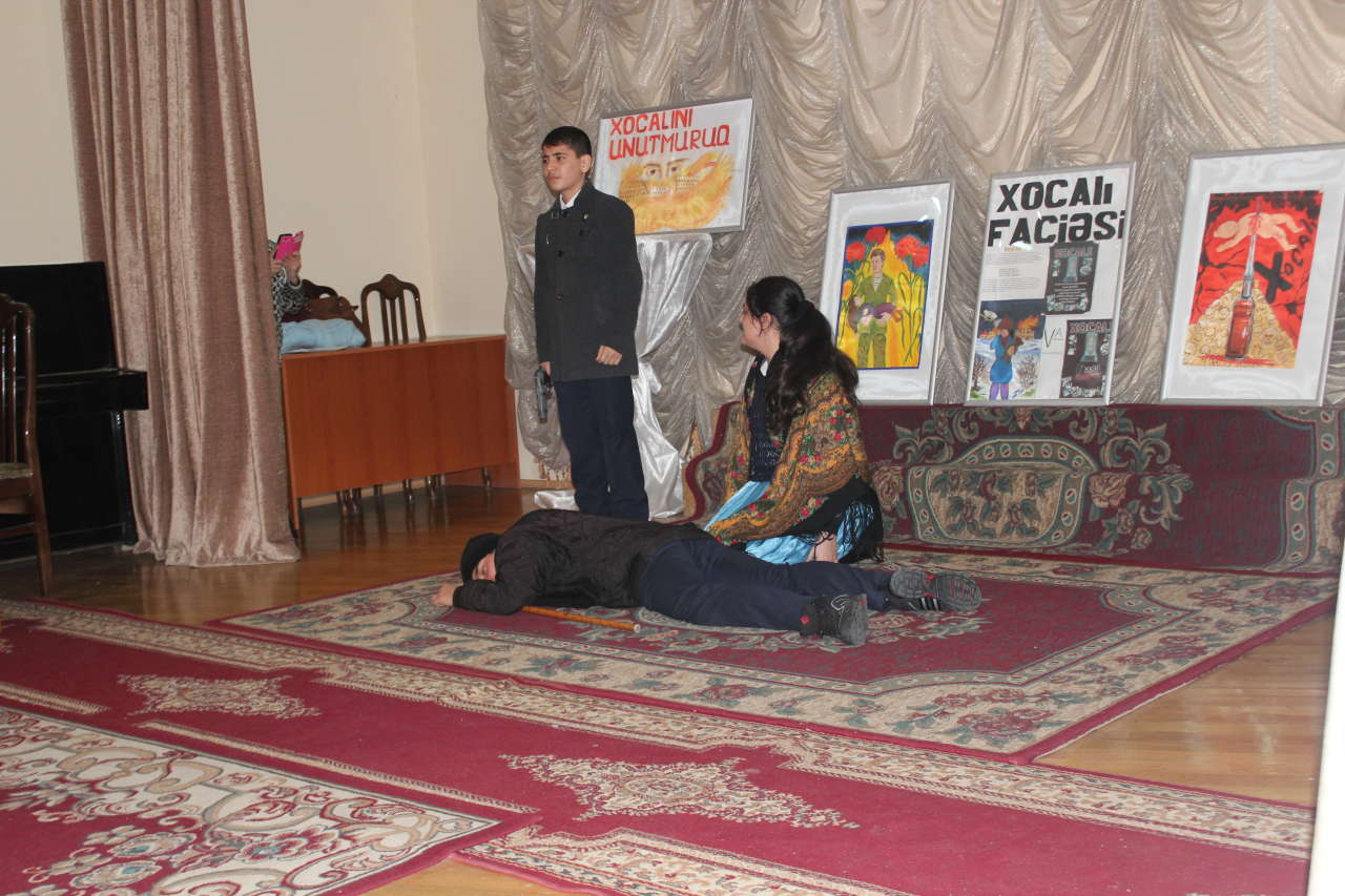 Бакинские школьники почтили память жертв Ходжалинской трагедии (ФОТО)