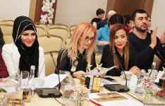 Начало весны в Баку отметили красочным модным дефиле (ФОТО)