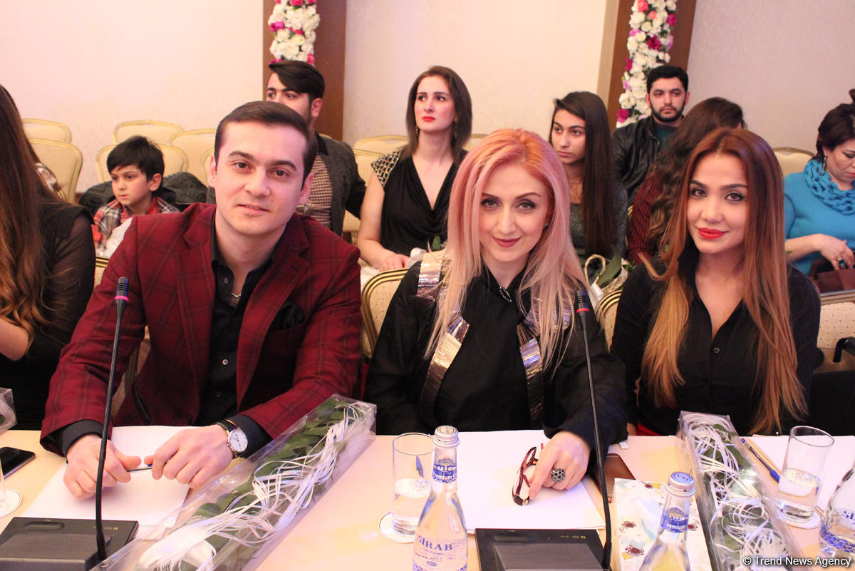 Начало весны в Баку отметили красочным модным дефиле (ФОТО)