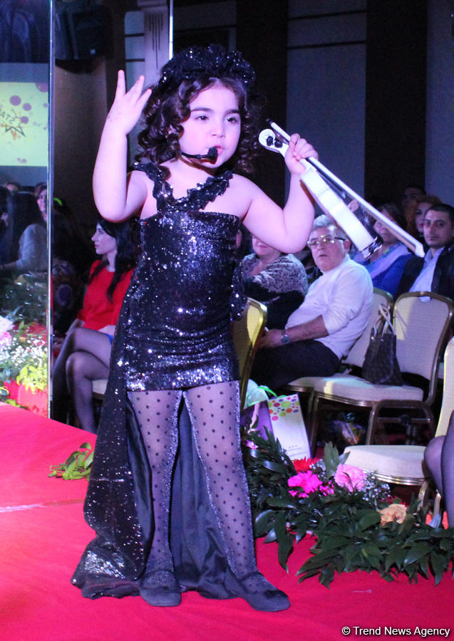 Начало весны в Баку отметили красочным модным дефиле (ФОТО)