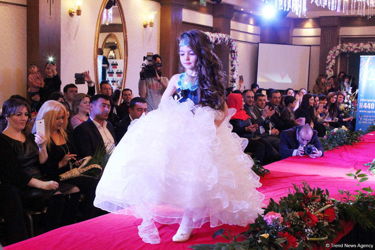 Начало весны в Баку отметили красочным модным дефиле (ФОТО)