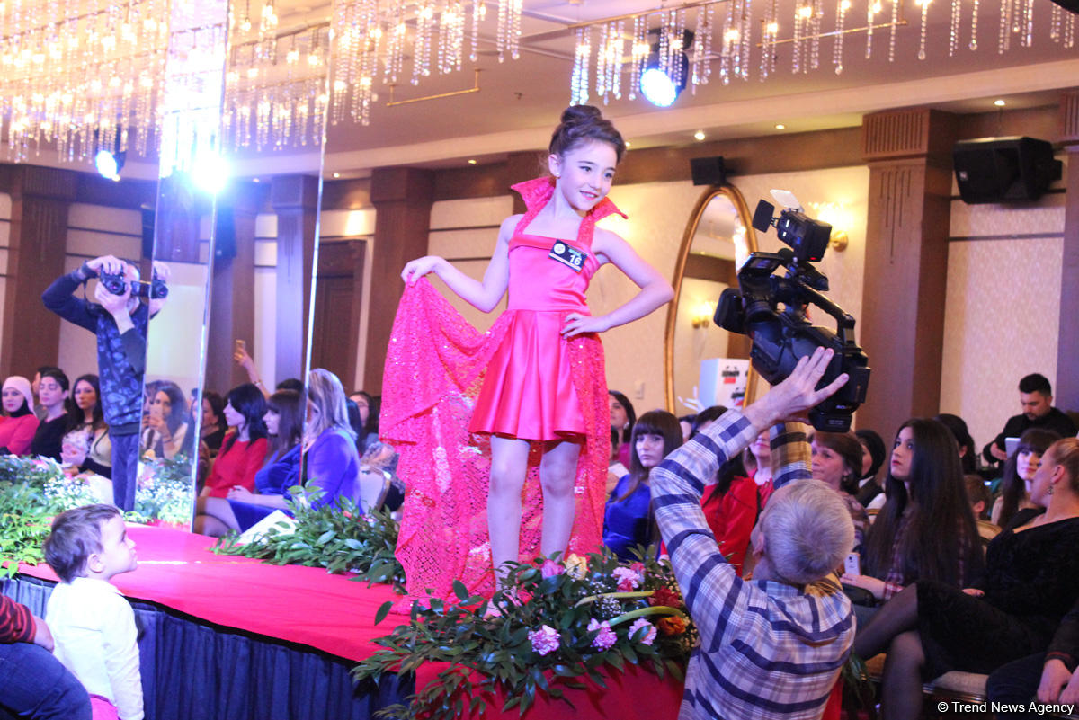 Начало весны в Баку отметили красочным модным дефиле (ФОТО)