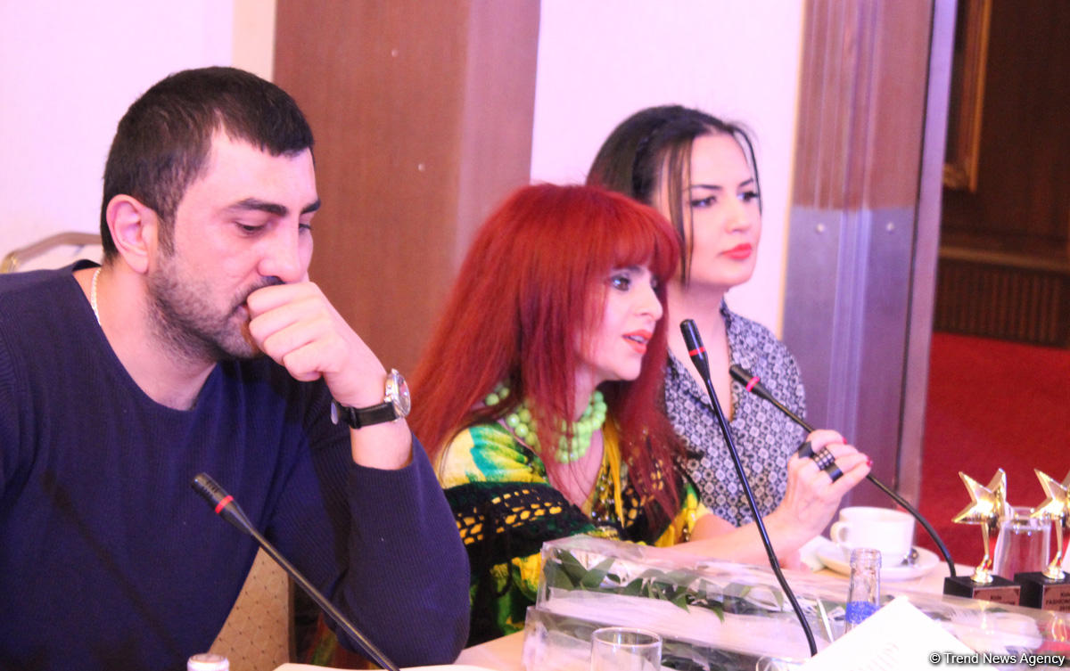 Начало весны в Баку отметили красочным модным дефиле (ФОТО)