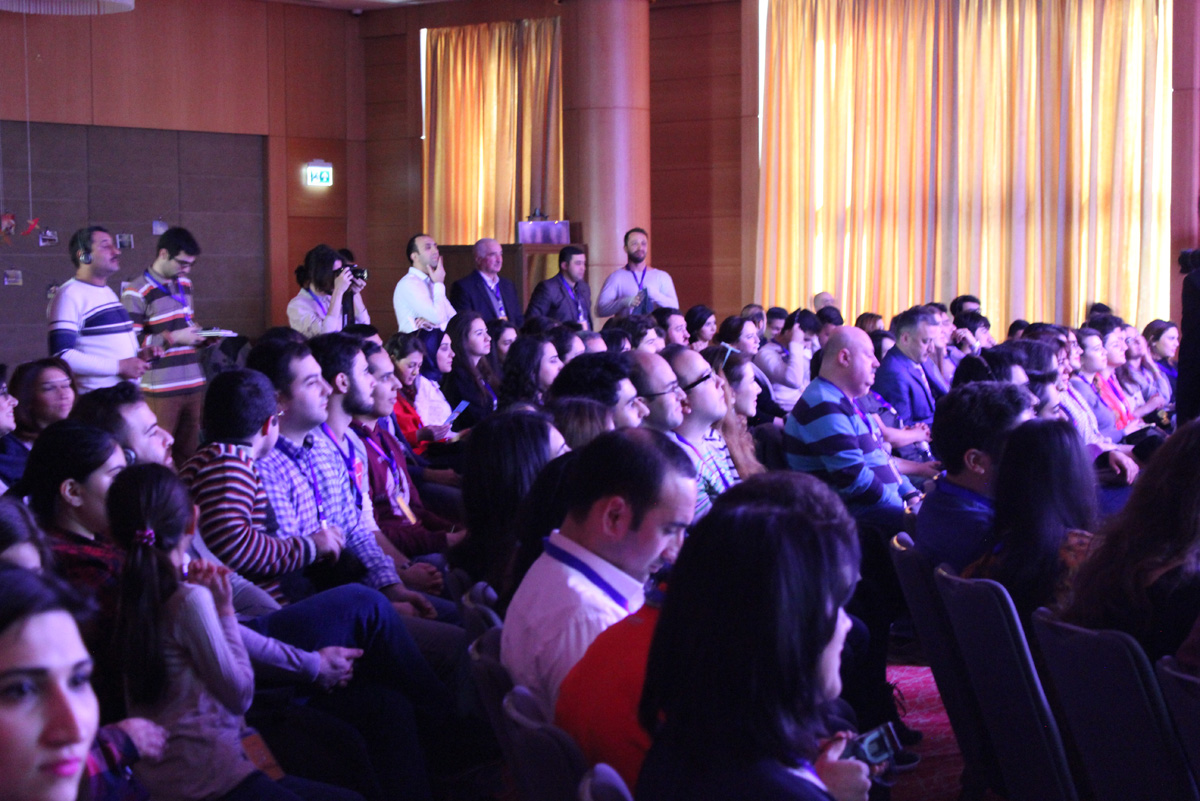 Путешествие азербайджанцев от Непала до Папуа за 3 часа (ФОТО)