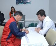 Делегации различных стран проходят аккредитацию на Кубок мира по прыжкам на батуте в Баку (ФОТОРЕПОРТАЖ)