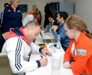 Делегации различных стран проходят аккредитацию на Кубок мира по прыжкам на батуте в Баку (ФОТОРЕПОРТАЖ)