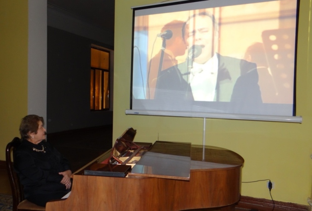 Рухангиз Гасымова встретилась с поклонниками своего творчества (ФОТО)