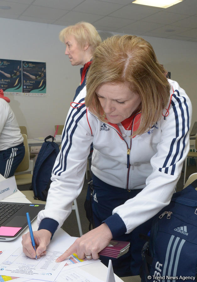 Делегации различных стран проходят аккредитацию на Кубок мира по прыжкам на батуте в Баку (ФОТОРЕПОРТАЖ)