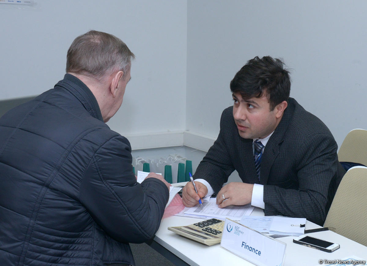 Делегации различных стран проходят аккредитацию на Кубок мира по прыжкам на батуте в Баку (ФОТОРЕПОРТАЖ)