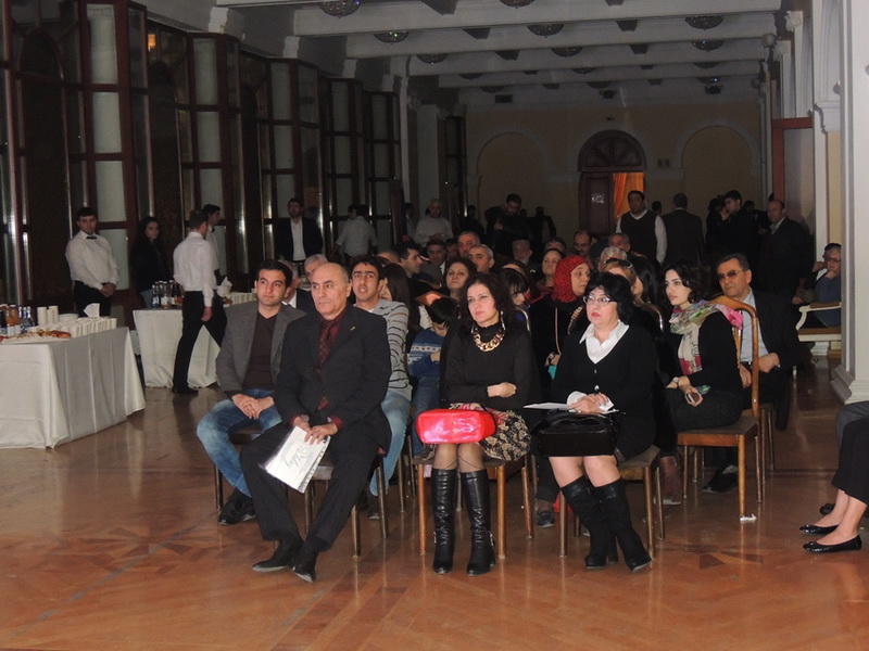 В Филармонии состоялась презентация книги о любви к Тебризу (ФОТО)