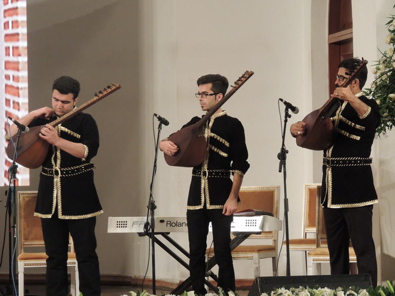 В Филармонии состоялась презентация книги о любви к Тебризу (ФОТО)