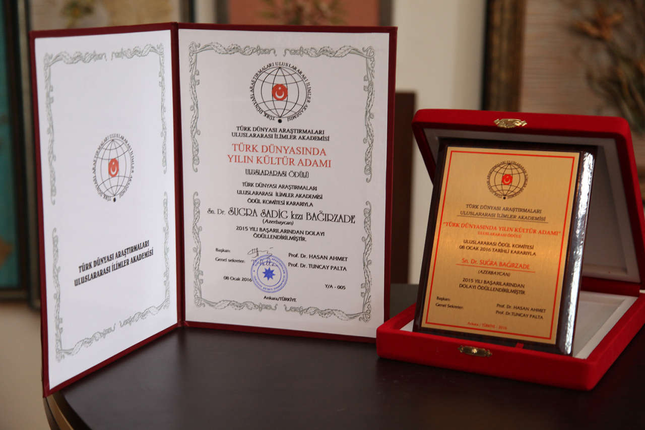 Актриса Сугра Багирзаде удостоена почетной международной награды (ФОТО)