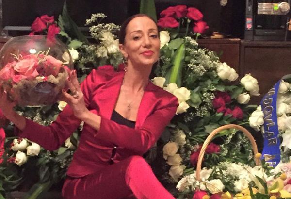 Один шаг - и ты взлетаешь! Народная артистка Тарана Мурадова отмечает юбилей (ФОТО)