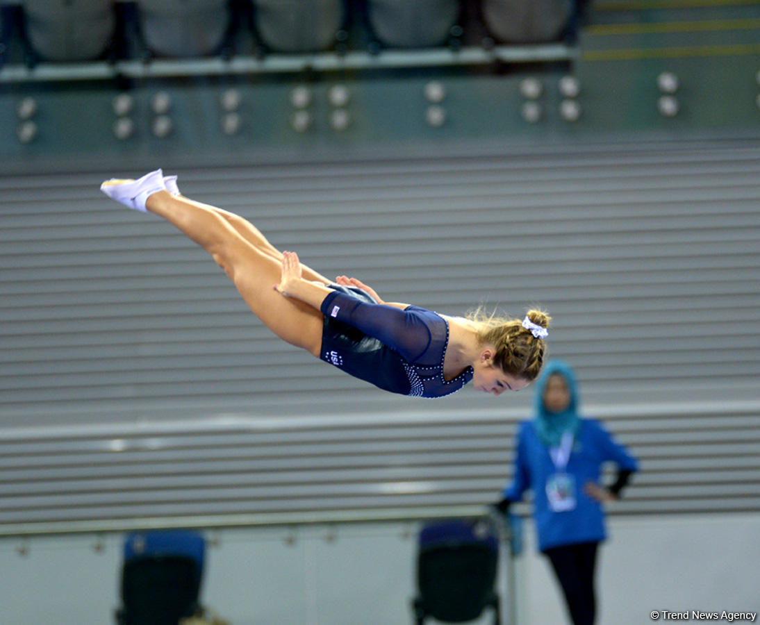 В Баку стартовал первый день соревнований Кубка мира FIG по прыжкам на батуте
