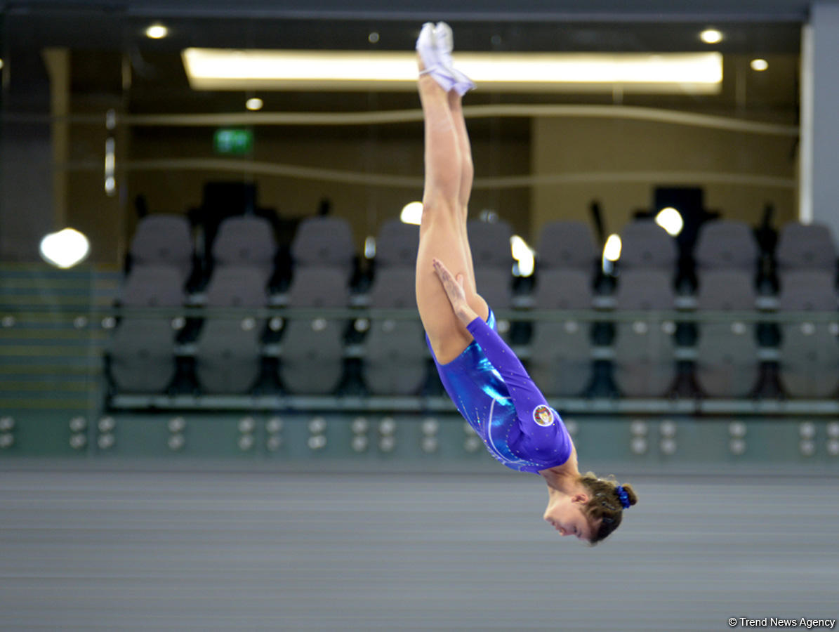 В Баку стартовал первый день соревнований Кубка мира FIG по прыжкам на батуте