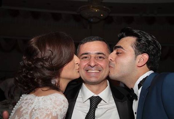 Молодой азербайджанский дедушка поздравил с 8 марта всех женщин (ФОТО)