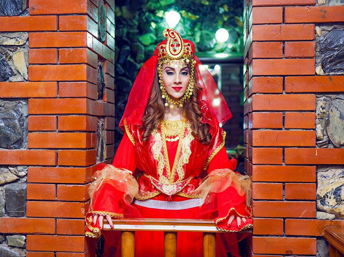 Азербайджанская актриса красочно воплотила Новруз и 8 марта (ФОТО)