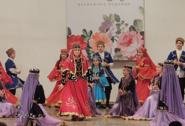 Праздничный концерт на сцене филармонии в Баку (ФОТО)