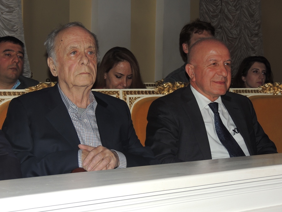 Праздничный концерт на сцене филармонии в Баку (ФОТО)