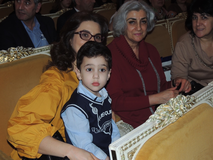 Праздничный концерт на сцене филармонии в Баку (ФОТО)