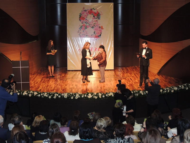 В Международном центре мугама состоялось награждение по случаю 8 марта (ФОТО)