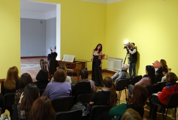 Весенние поздравления в Баку (ФОТО)