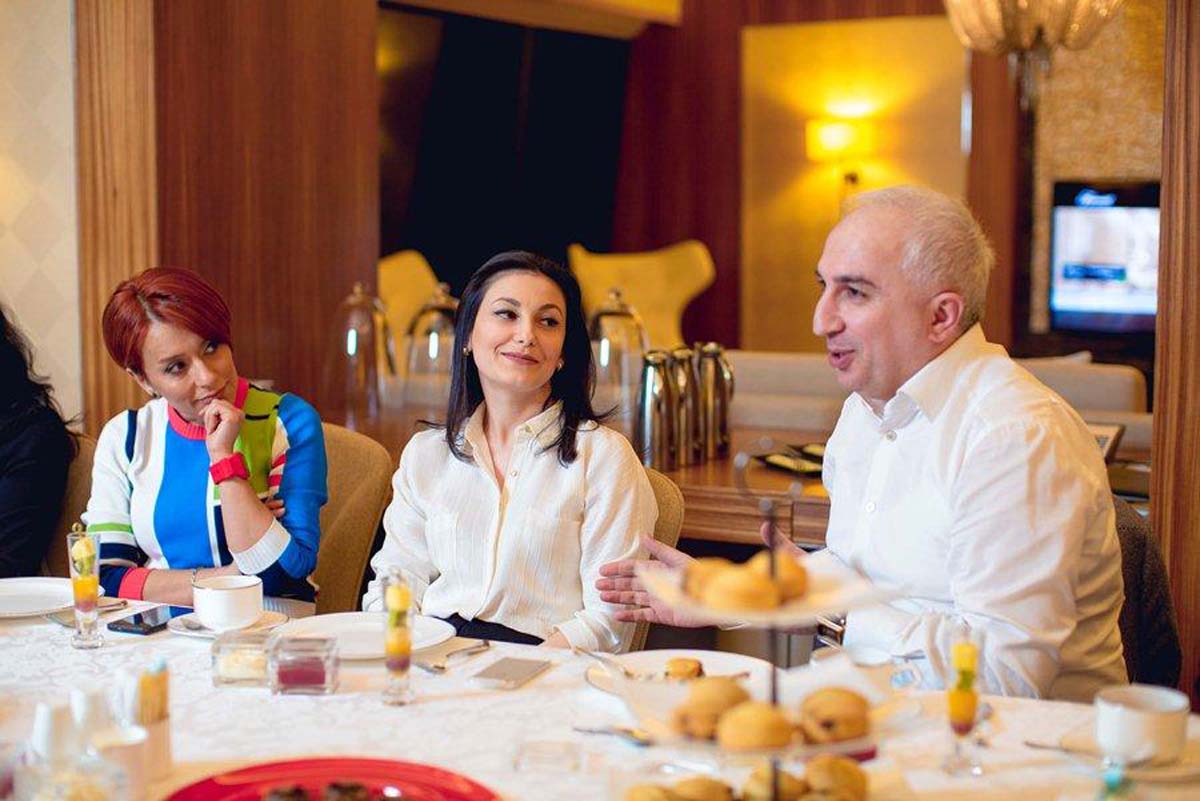 "Не выглядеть молодым, а быть молодым" - интересная встреча в Баку (ФОТО, ВИДЕО)