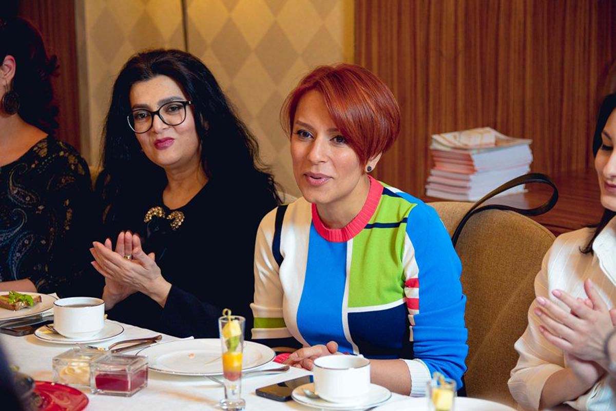 "Не выглядеть молодым, а быть молодым" - интересная встреча в Баку (ФОТО, ВИДЕО)