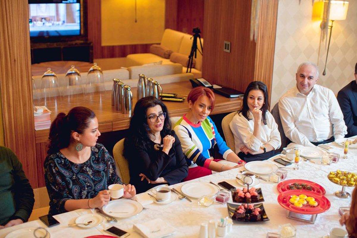 "Не выглядеть молодым, а быть молодым" - интересная встреча в Баку (ФОТО, ВИДЕО)